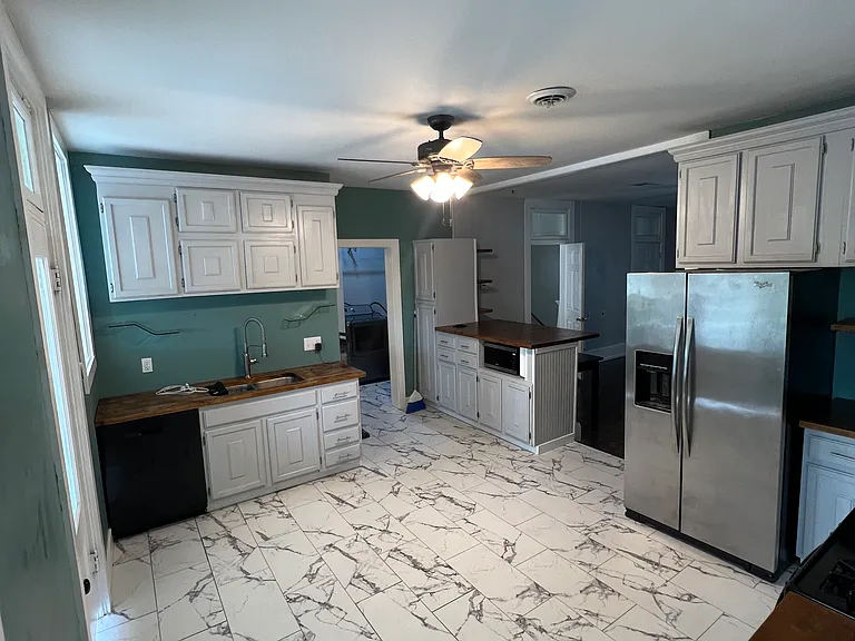 610 S Main St — Photo 1