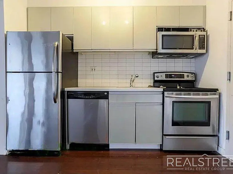 286 Stanhope St #3D — Photo 3