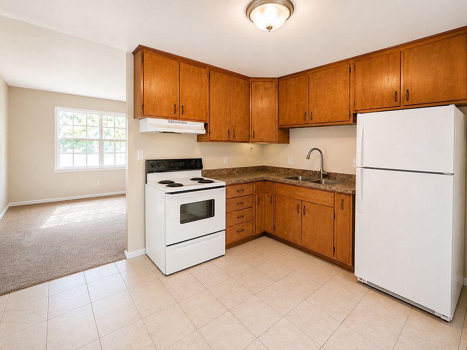 2nd image of 602 Macarthur Dr