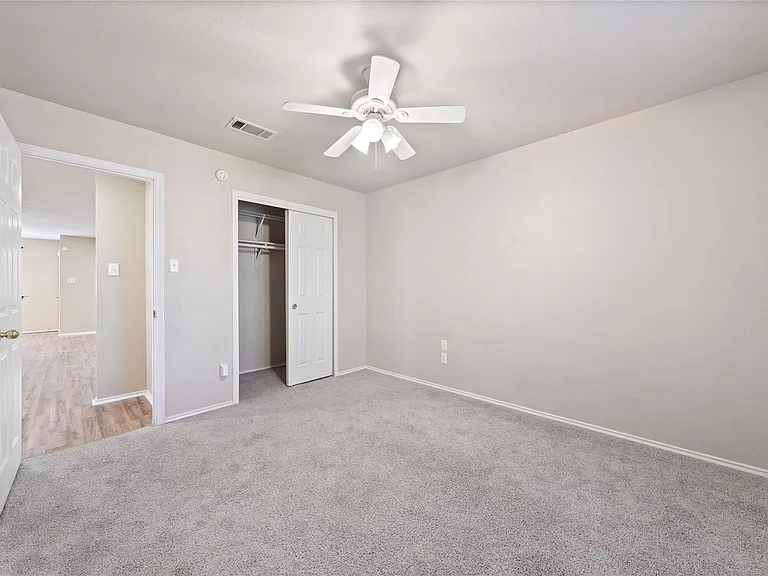 210 Mesquite Cir — Photo 22