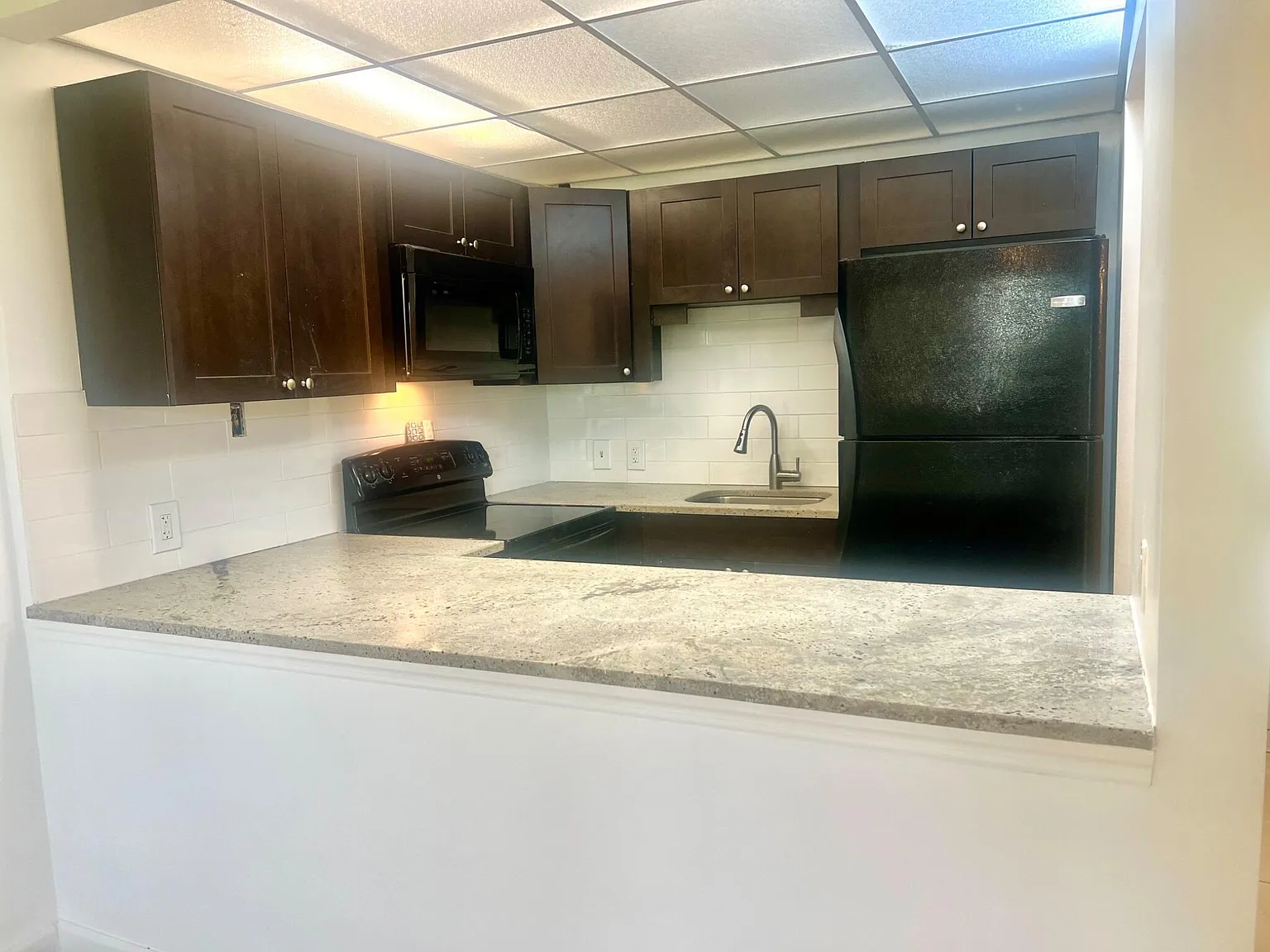 1 bed, 1.5 bath, 715 sqft, $1,475 — Photo 4