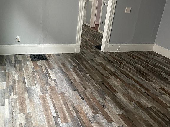 4th image of 2054 W 83rd St #1