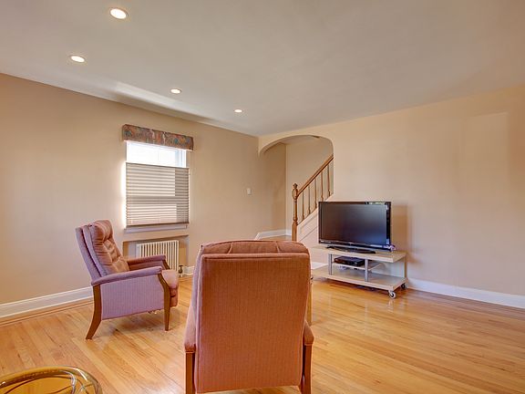 3rd image of 27 James St