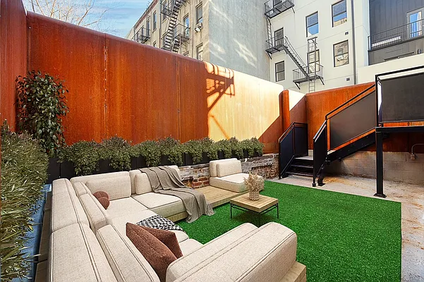 Rented by Compass | media 9