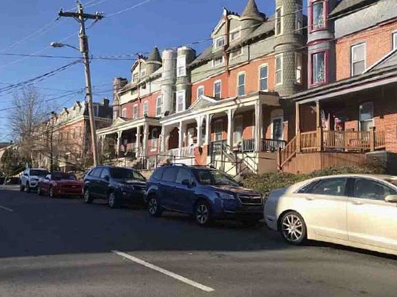 4th image of 919 N Van Buren St