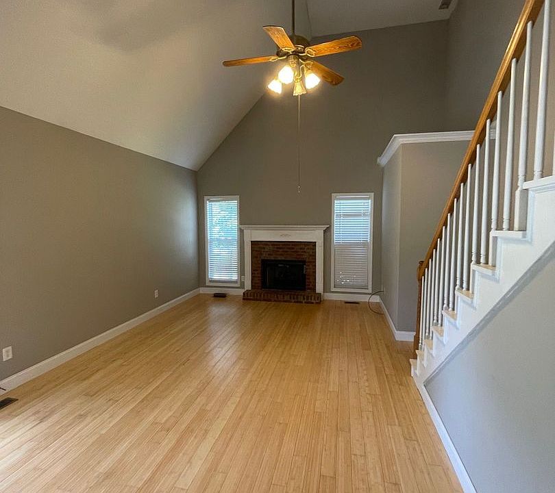 2nd image of 1130 Stone Brook Ln