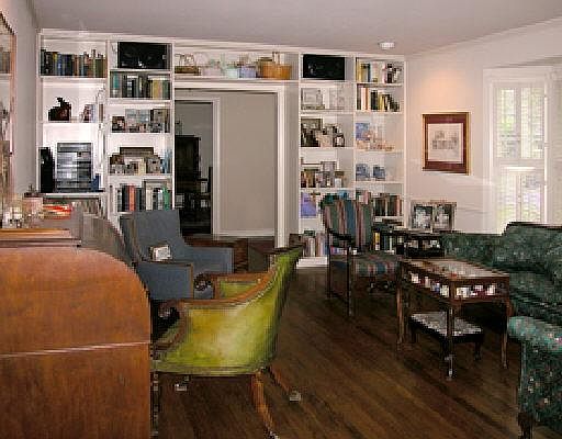 3rd image of 314 CANTERBURY HILL