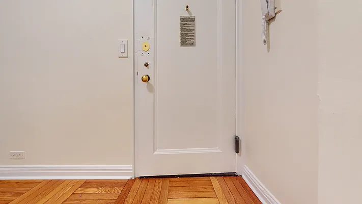 Rented by Bond New York | media 23