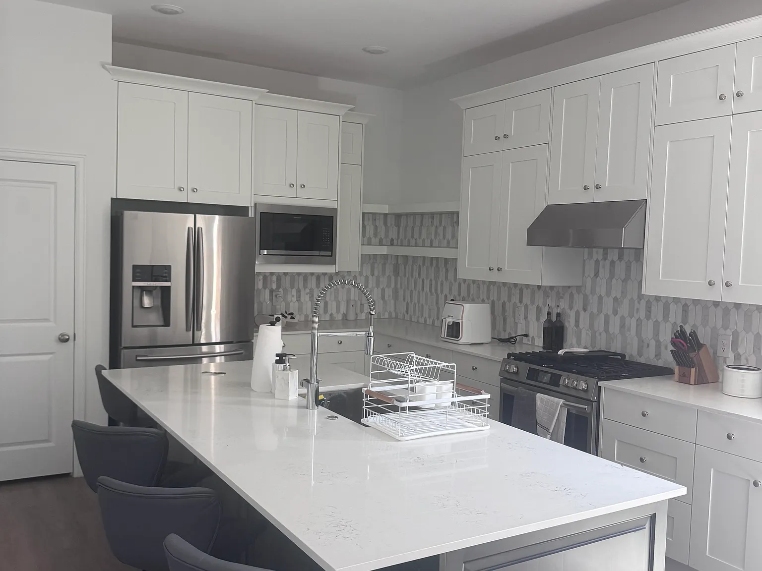 4 bed, 3.5 bath, 2426 sqft, $2,500 — Photo 4