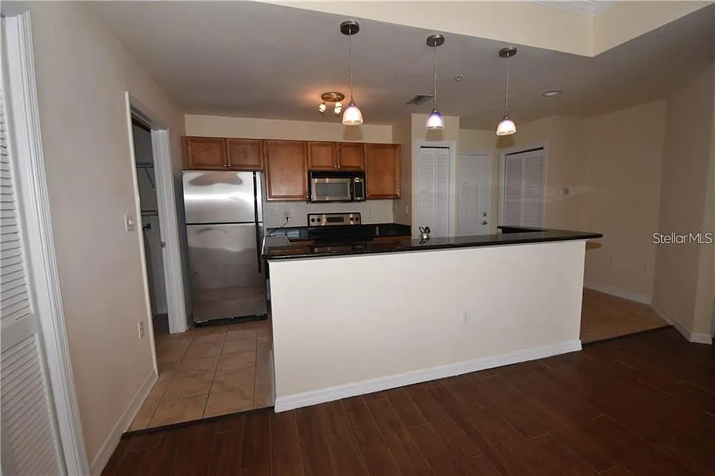 2 bed, 2.0 bath, 1184 sqft, $2,695 — Photo 2