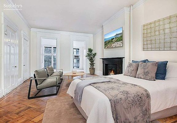 3rd image of 113 W 11th St APT 2
