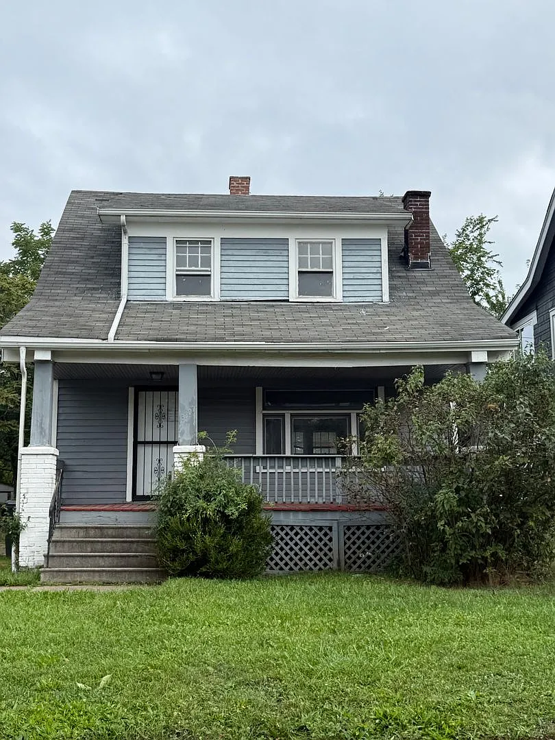 Garfield Heights single home/Owner pays water/Sewer — Photo 1