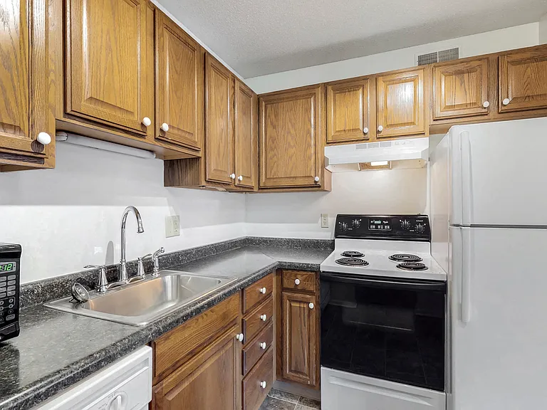 The 31st Street Apartments — Photo 28