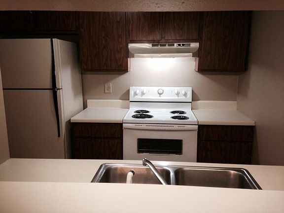 4th image of 132 N Meyers Dr APT C