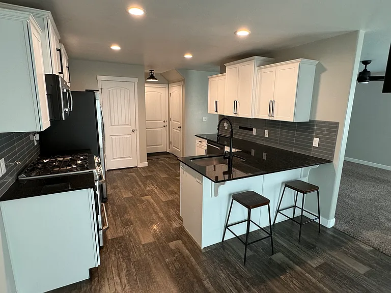 741 W Gallant Dr — Photo 37