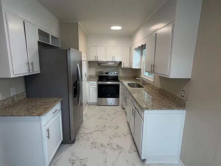 1331 Elm St — Photo 5