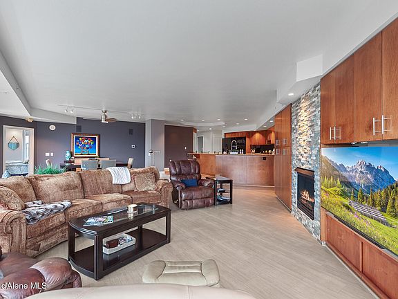 5th image of 701 E Front Ave #10A
