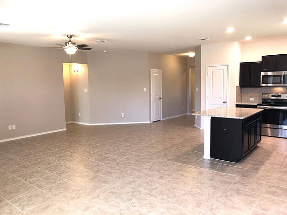 5th image of 836 Hillrose Dr