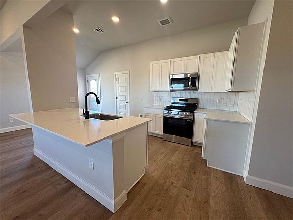 4th image of 936 S Bear Ln