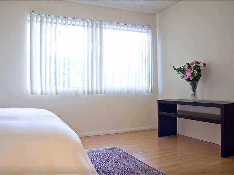 1033 Cordova St #6 — Photo 3