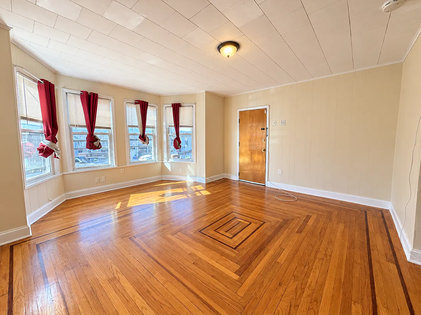 3 bed, 1000 sqft, $2,200 — Photo 3