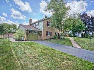 12 Belvedere Dr, Mechanicsburg, PA 17055