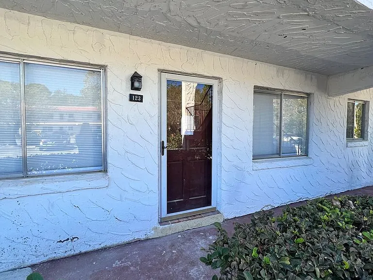 400 El Camino Dr #123 — Photo 7