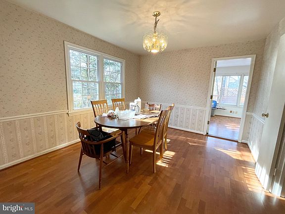 2nd image of 305 Cherry Ct