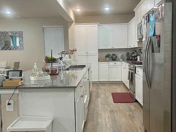 5th image of 3742 80th Ave NE