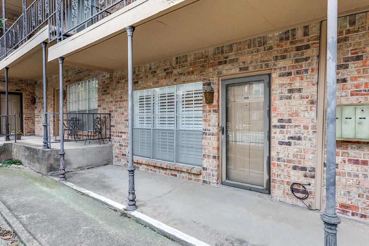 Building Photo - 4405 Bellaire Dr S #119