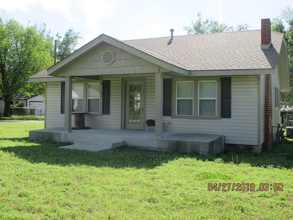 NICE CORNER LOT