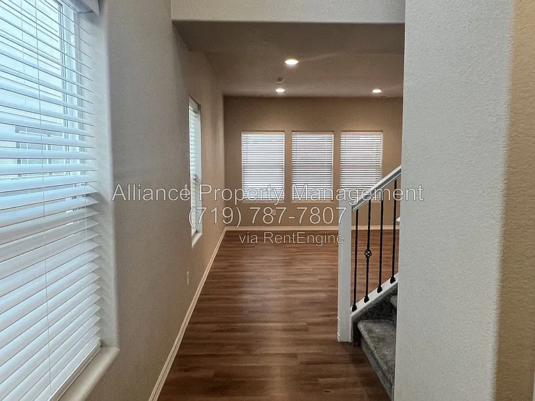 7851 Lathrop Vw — Photo 3