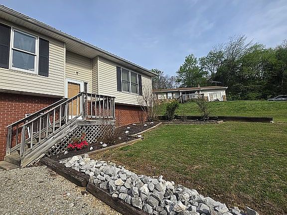 4th image of 205 Roosevelt St