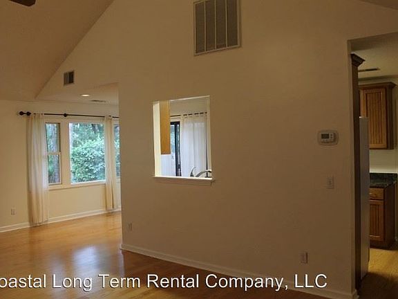 3rd image of 32 Winding Trail Ln
