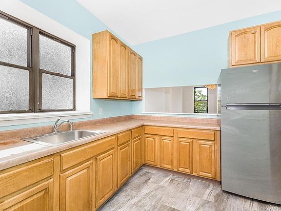 3rd image of 2323 Loring Pl N #8