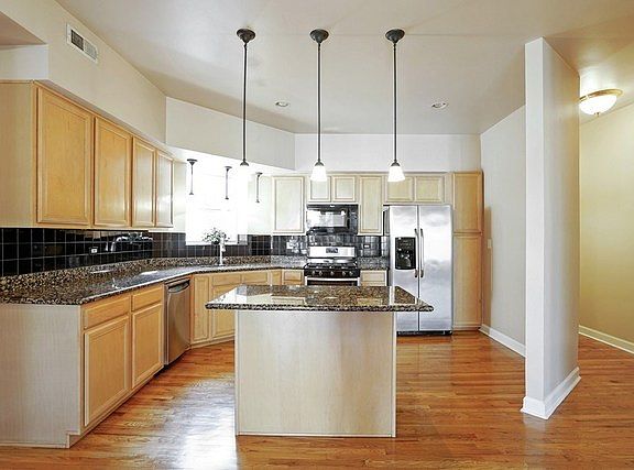 5th image of 4355 S Greenwood Ave APT 2