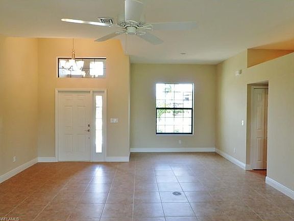 5th image of 404 SE 23rd Ter