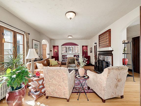 3rd image of 615 Oak St