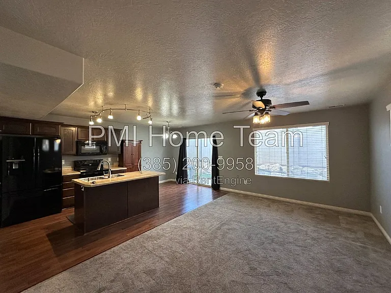 2414 S Andover St — Photo 3