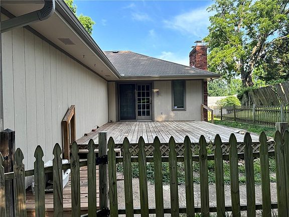 5th image of 2102 Chambers Ave