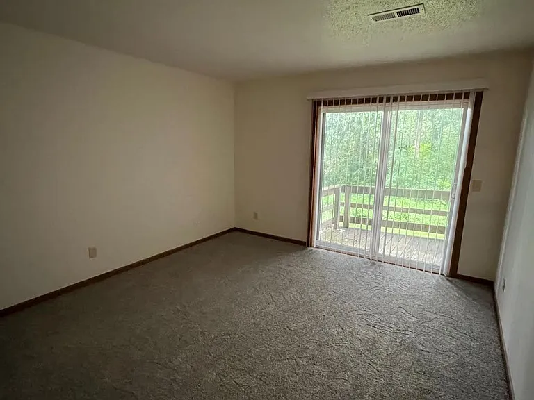 Two bedroom, 1 bathroom, patio — Photo 4