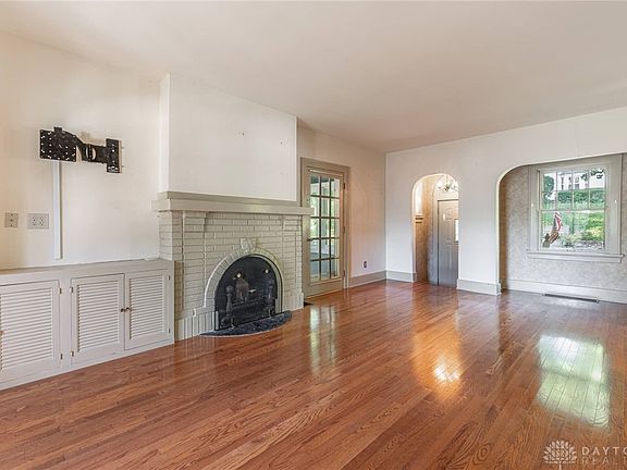 4th image of 2262 Avalon Ave