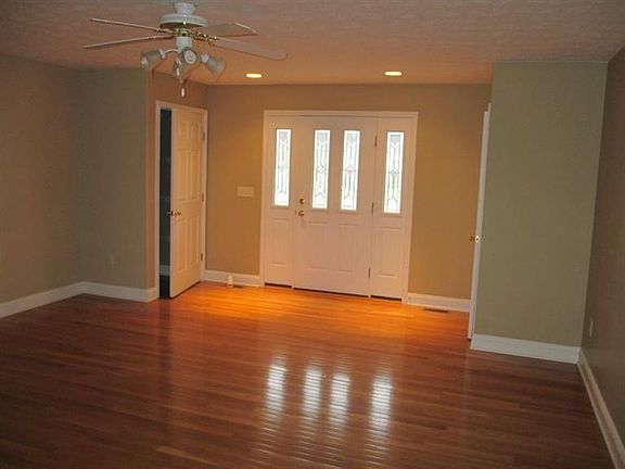 5th image of 325 General Smith Dr