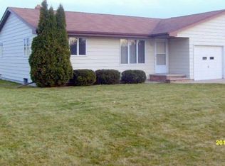 2247 Country Ln, Neenah, WI 54956