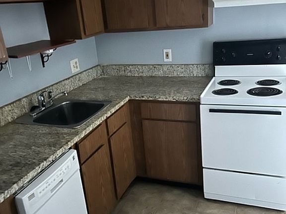 3rd image of 638 N High St #2