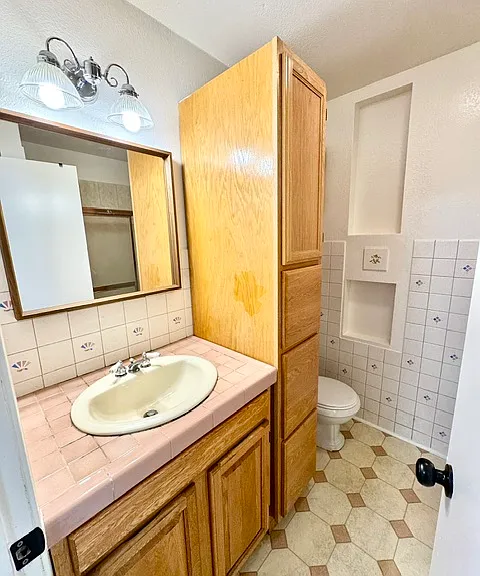 520 E 15th St #4 — Photo 5