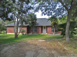 135 Comanche Path, Bandera, TX 78003