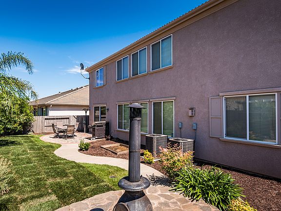 3rd image of 1360 Seymour Cir