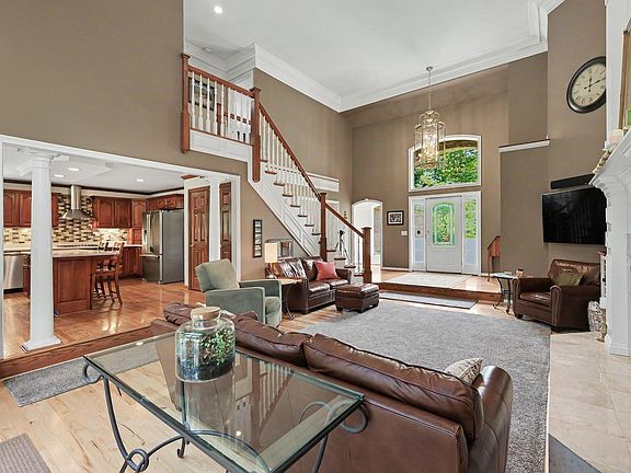 5th image of 6689 Edgewood Dr