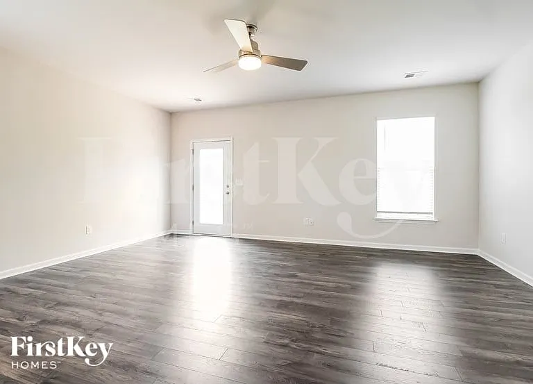 808 Birchcrest Way — Photo 3